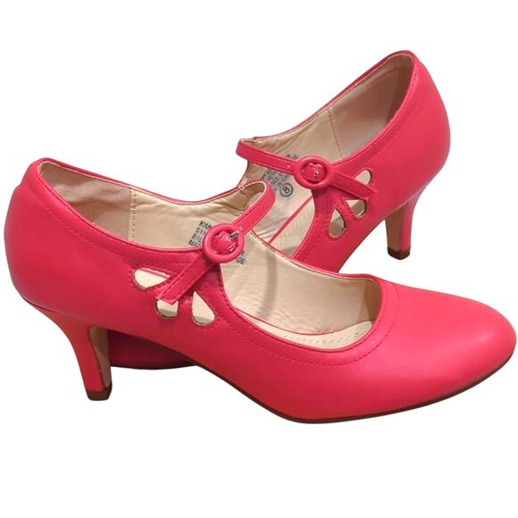 Chase & Chloe Kimmy Low 21 Red Mary Jane Heels Women's size 8 Round Toe Cutout - Picture 1 of 8